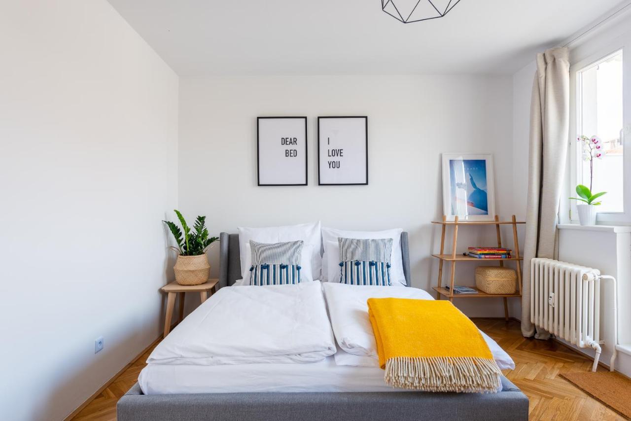 Bright Charming Apt With Terrace, Parking & Airco. 布拉格 外观 照片