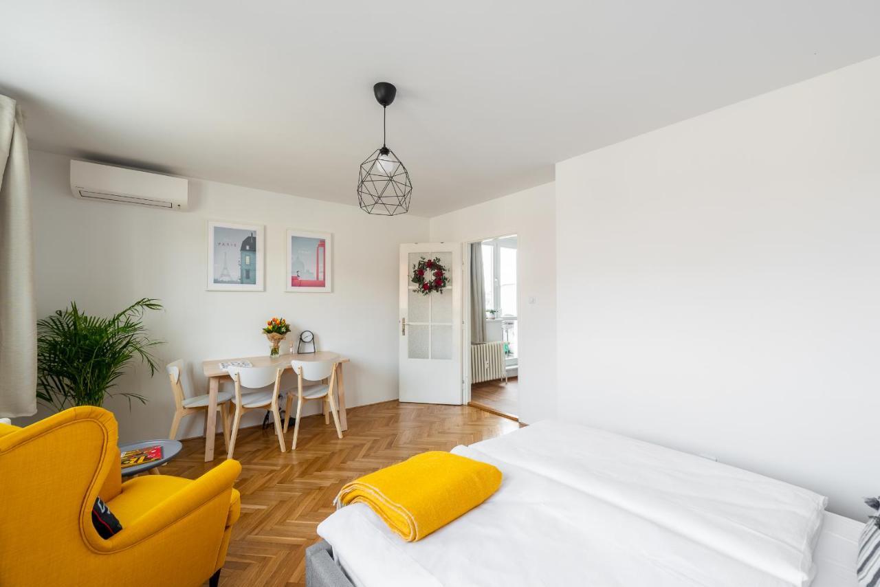 Bright Charming Apt With Terrace, Parking & Airco. 布拉格 外观 照片
