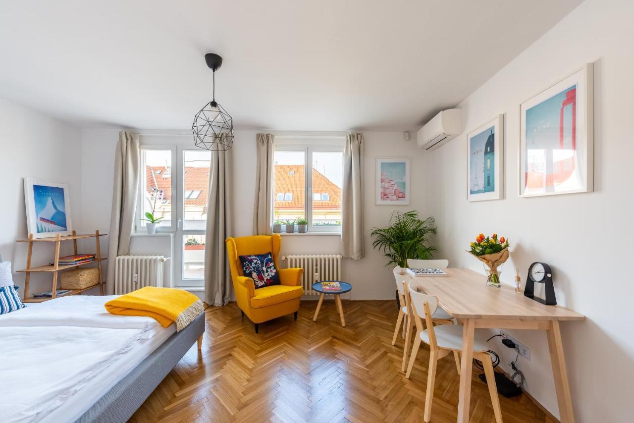 Bright Charming Apt With Terrace, Parking & Airco. 布拉格 外观 照片